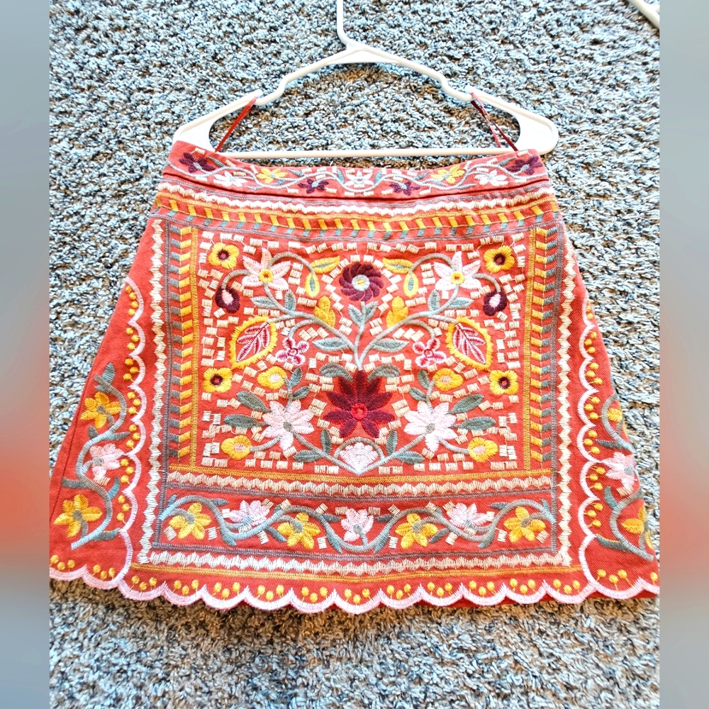 Embroidered skirt